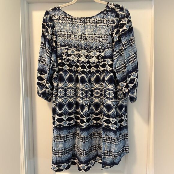 Chelsea & Theodore Blue and White Graphic Tunic Size 1X - Picture 4 of 4